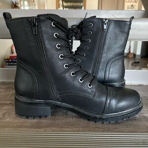 Black Leather Women's Boots (perfect condition)